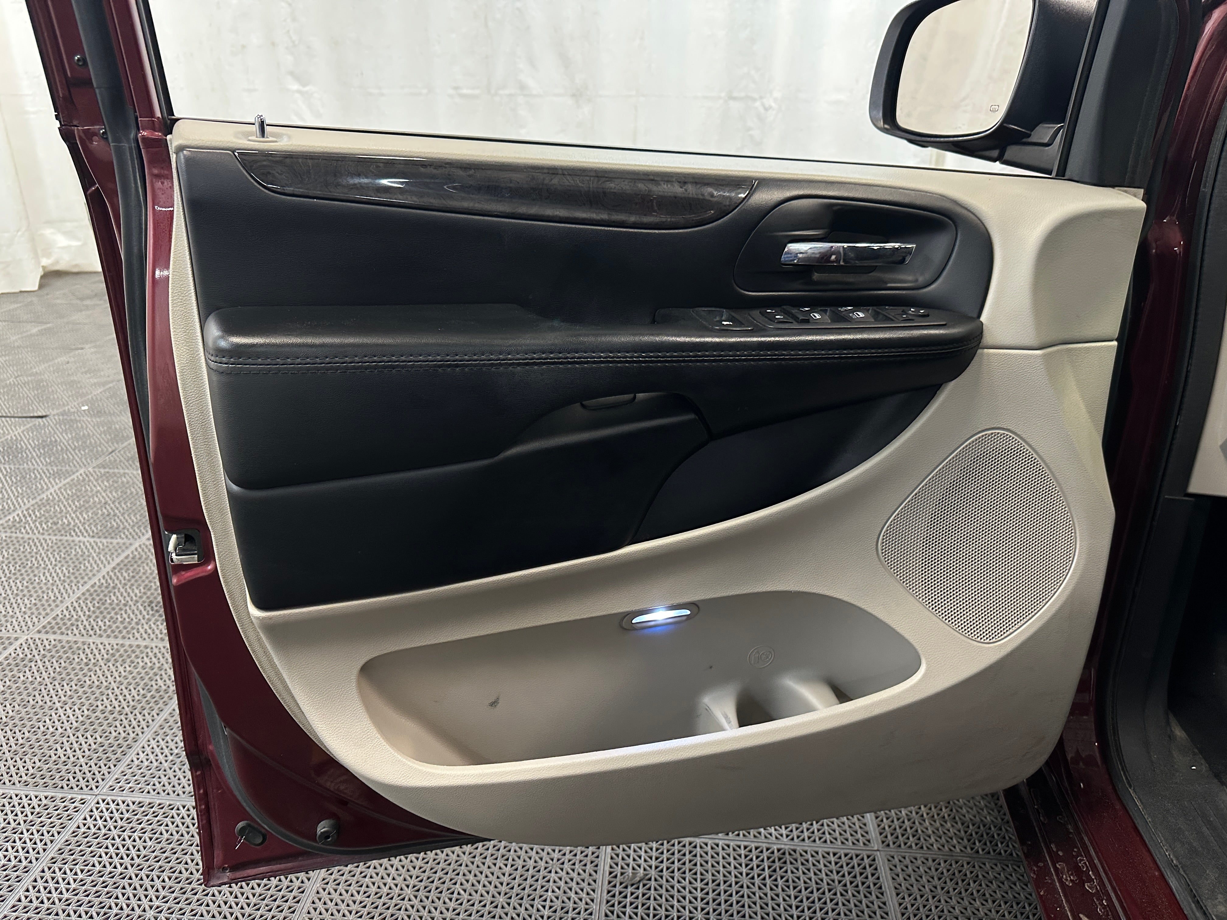 dodge grand caravan 2019 2C4RDGBG3KR756865 image dodge grand caravan 2019 2C4RDGBG3KR756865 image